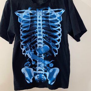 GRAPHIC TEE BONES BEER AND REMOTE SIZE M